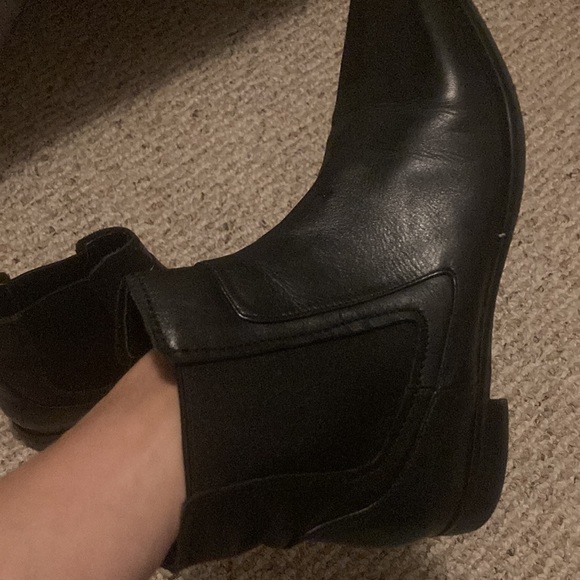 Zara women’s 8.5 genuine leather black Chelsea ankle boots - Picture 9 of 9
